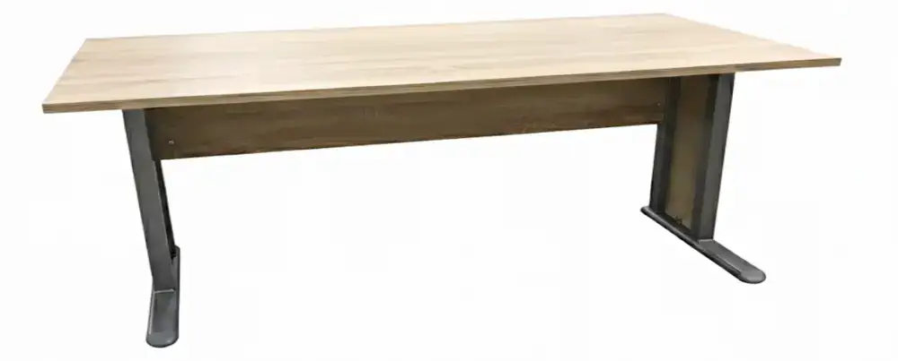 Der Schreibtisch ist das Herzstück im Büro